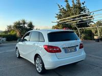Usata Mercedes B200 156 CV (114 kW) 2013 Bianco Monovolume