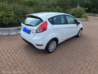 Usata Ford Fiesta 92 CV (67 kW) 2014 Bianco Utilitaria