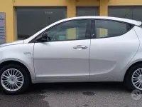 Usata Lancia Ypsilon 70 CV (51 kW) 2014 Grigio Utilitaria