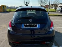 Usata Lancia Ypsilon Platinum 69 CV (50 kW) 2016 Blu Utilitaria