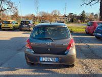 Usata Toyota Yaris 69 CV (50 kW) 2010 Grigio Utilitaria