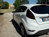 Usata Ford Fiesta 97 CV (71 kW) 2010 Bianco Berlina