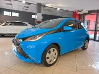 Usata Toyota Aygo X-play 69 CV (50 kW) 2016 Blu/azzurro Utilitaria