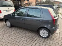 Usado Fiat Punto Active 60 CV (44 kW) 2010 Gris Utilitario