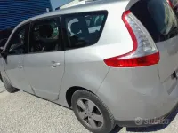 Usata Renault Scénic III 130 CV (95 kW) 2012 Grigio Monovolume