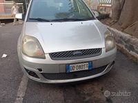 Usata Ford Fiesta 68 CV (50 kW) 2006 Grigio Utilitaria