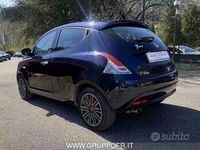 Usata Lancia Ypsilon Gold 69 CV (50 kW) 2018 Blu Utilitaria