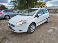 Usata Fiat Grande Punto Dynamic 77 CV (56 kW) 2009 Bianco Utilitaria