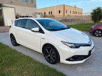 Usata Toyota Auris Hybrid Lounge 136 CV (100 kW) 2017 Bianco Berlina