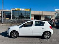 Usata Dacia Sandero Lauréate 75 CV (55 kW) 2015 Bianco Berlina