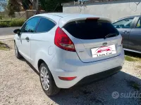 Usata Ford Fiesta 68 CV (50 kW) 2011 Bianco Furgone