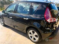 Usata Renault Scénic III 110 CV (80 kW) 2011 Nero Monovolume