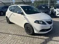 Usata Lancia Ypsilon 69 CV (50 kW) 2022 Bianco Utilitaria