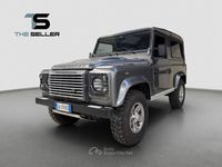 Usata Land Rover Defender SE 122 CV (89 kW) 2010 Grigio Station wagon