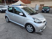 Usata Toyota Aygo Connect Style 68 CV (50 kW) 2011 Argento Utilitaria