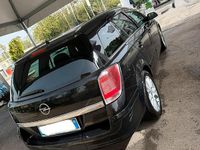 Usata Opel Astra 150 CV (110 kW) 2006 Nero Station wagon