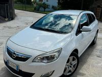 Usata Opel Astra 110 CV (80 kW) 2012 Bianco Berlina