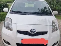 Usata Toyota Yaris 101 CV (74 kW) 2010 Bianco Utilitaria