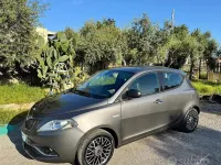 Usata Lancia Ypsilon 95 CV (69 kW) 2017 Grigio Utilitaria
