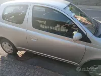 Usata Toyota Yaris 75 CV (55 kW) 2005 Grigio Berlina