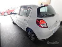 Usata Renault Clio II Dynamique 75 CV (55 kW) 2011 Bianco pastello Berlina