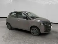 Usata Lancia Ypsilon Gold 70 CV (51 kW) 2021 Grigio pastello Utilitaria