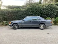 Usata Mercedes E300 188 CV (138 kW) 1987 Grigio Berlina