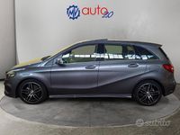 Usata Mercedes B180 Premium 109 CV (80 kW) 2017 Grigio Monovolume