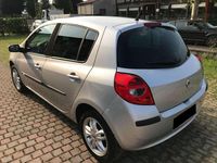 Usata Renault Clio II LE 75 CV (55 kW) 2008 Argento Berlina