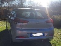 Usata Hyundai i20 Comfort 75 CV (55 kW) 2016 Argento Utilitaria