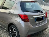 Usata Toyota Yaris Hybrid Active 75 CV (55 kW) 2015 Bronzo Berlina