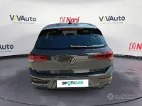 Usata VW Golf VIII Life 116 CV (85 kW) 2021 Grigio Berlina