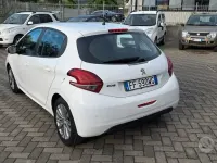 Usata Peugeot 208 75 CV (55 kW) 2017 Bianco Utilitaria