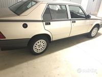 Usata Alfa Romeo 75 120 CV (88 kW) 1992 Grigio Berlina
