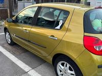 Usata Renault Clio III 75 CV (55 kW) 2006 Oro Berlina