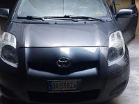 Usata Toyota Yaris Sol 90 CV (66 kW) 2009 Grigio Utilitaria