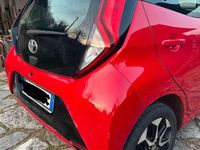 Usata Toyota Aygo 72 CV (52 kW) 2019 Rosso Utilitaria