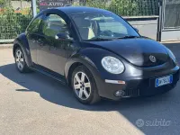Usata VW New Beetle 102 CV (75 kW) 2008 Blu Utilitaria