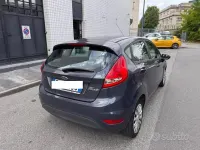 Usata Ford Fiesta 82 CV (60 kW) 2011 Grigio Berlina