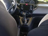 Usata Lancia Ypsilon Silver 69 CV (50 kW) 2016 Grigio Utilitaria