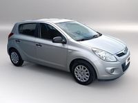 Usata Hyundai i20 Comfort 115 CV (84 kW) 2011 Argento Berlina