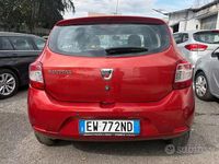 Usata Dacia Sandero Lauréate 75 CV (55 kW) 2014 Rosso Berlina