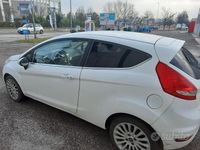 Usata Ford Fiesta 60 CV (44 kW) 2011 Bianco Utilitaria