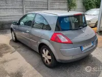 Usata Renault Mégane Authentique 100 CV (73 kW) 2004 Grigio Berlina