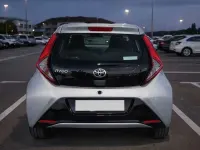 Usata Toyota Aygo Cool 72 CV (52 kW) 2020 Argento Utilitaria
