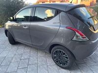 Usata Lancia Ypsilon Gold 69 CV (50 kW) 2019 Grigio Utilitaria