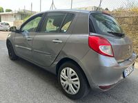 Usata Renault Clio III Dynamique 75 CV (55 kW) 2011 Argento Berlina