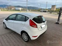 Usata Ford Fiesta 68 CV (50 kW) 2011 Bianco Berlina