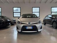 Brugt Toyota Yaris Hybrid Lounge 75 HK (55 kW) 2014 Grå Sedan