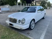 Usata Mercedes E220 Avantgarde 125 CV (91 kW) 1999 Berlina